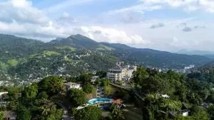 هتل توپاز یا راندهول ریزورت کندی