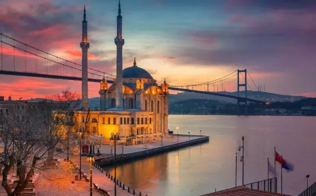 آفر 4 روزه استانبول ویژه آبان