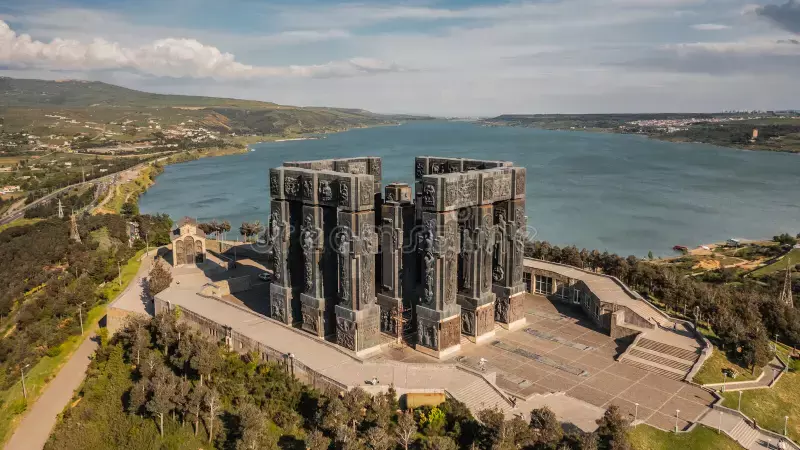 تور 4  روزه تفلیس ویژه اسفند